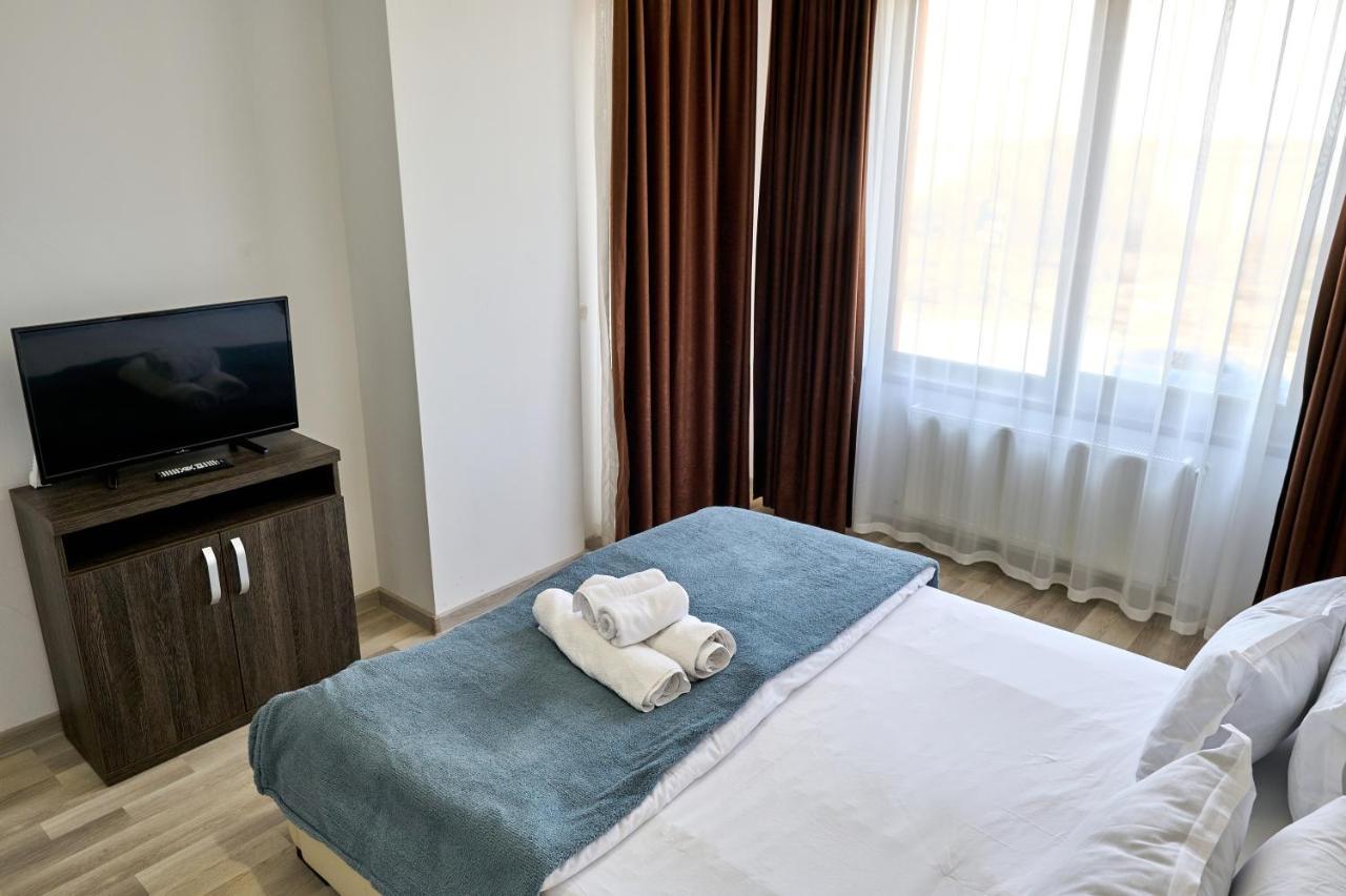 La Vida Loca Apartment Summerland Mamaia Exterior photo