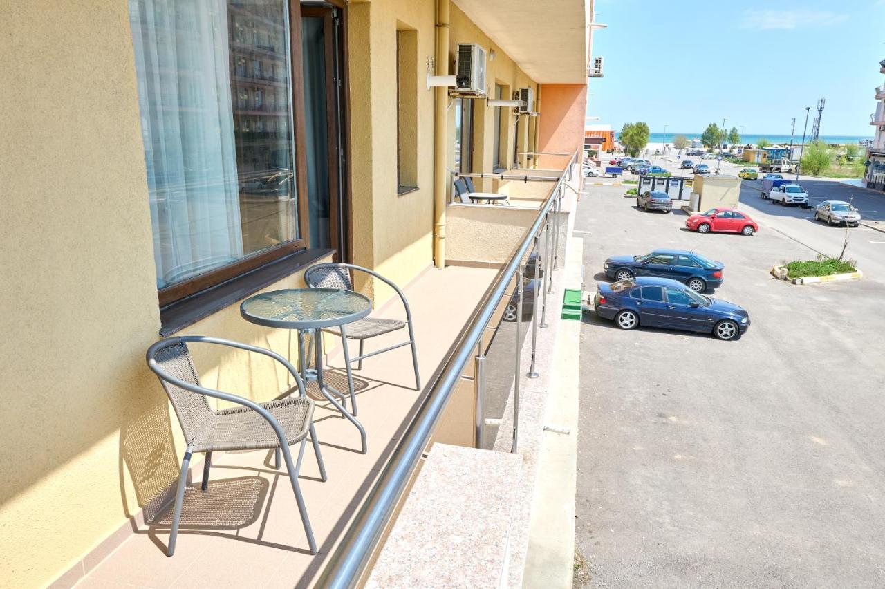 La Vida Loca Apartment Summerland Mamaia Exterior photo